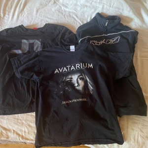 Tröja - Bundle / äldre 2000s tröjor  - Först till kvarn kan få billigare pris för hela bundlen. Två T-shirts och en zip up tröja med dragkedja. Fråga om storlekar 👍