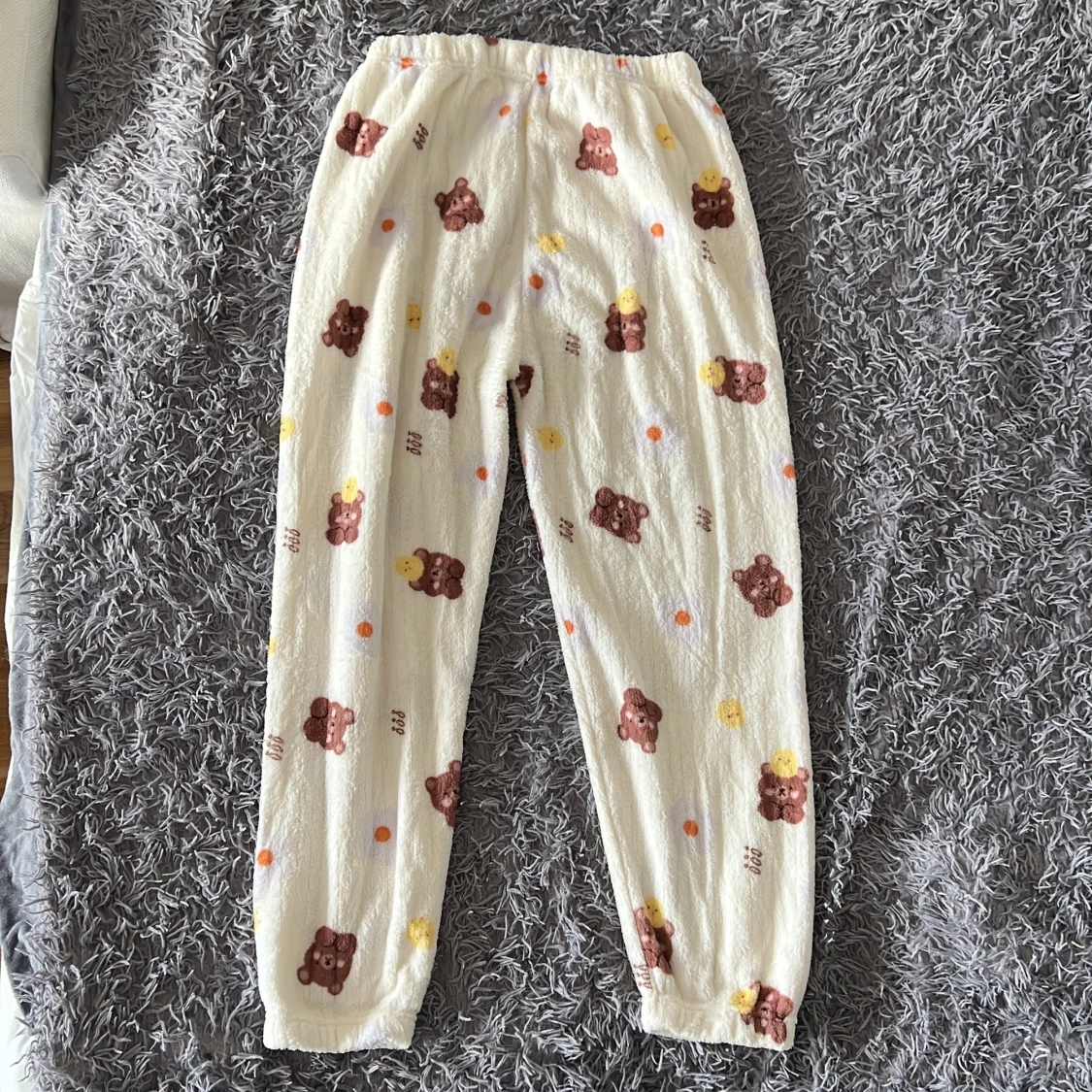Söta mjukisbyxor med björnmönster - 1