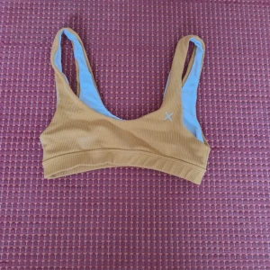 Boutinela bikini topp - Ribbad gul bikini topp från Boutine la