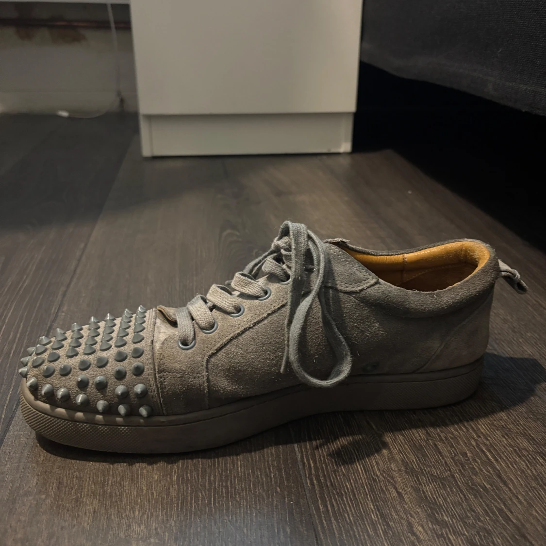 Louboutin skor grå - 2