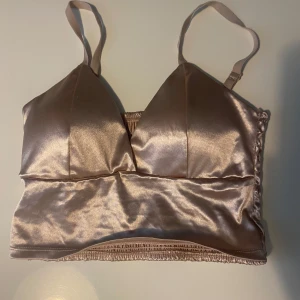  linnetopp - Skön topp matchar med kjol och byxor 