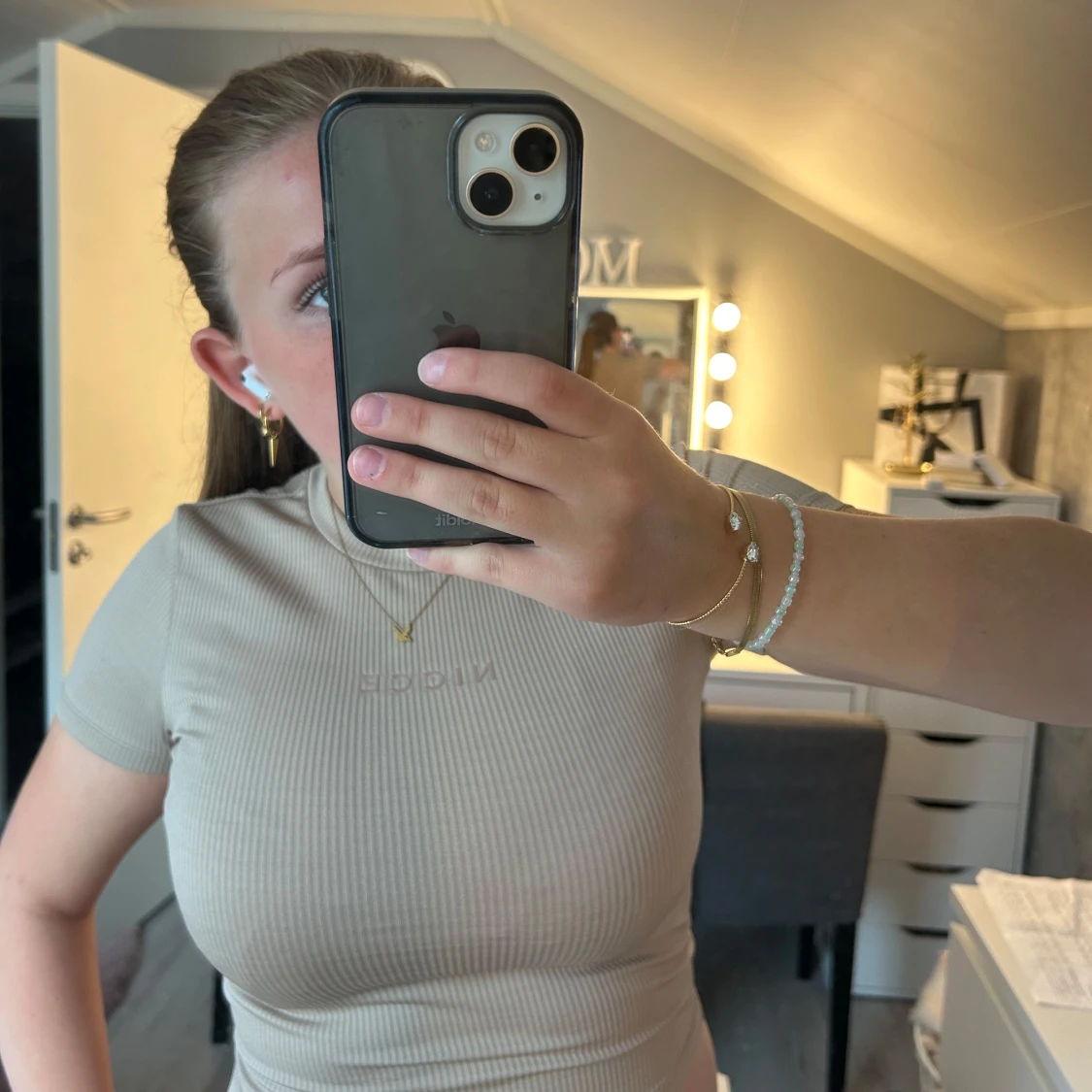 Beige ribbad t-shirt från Nicce - 1