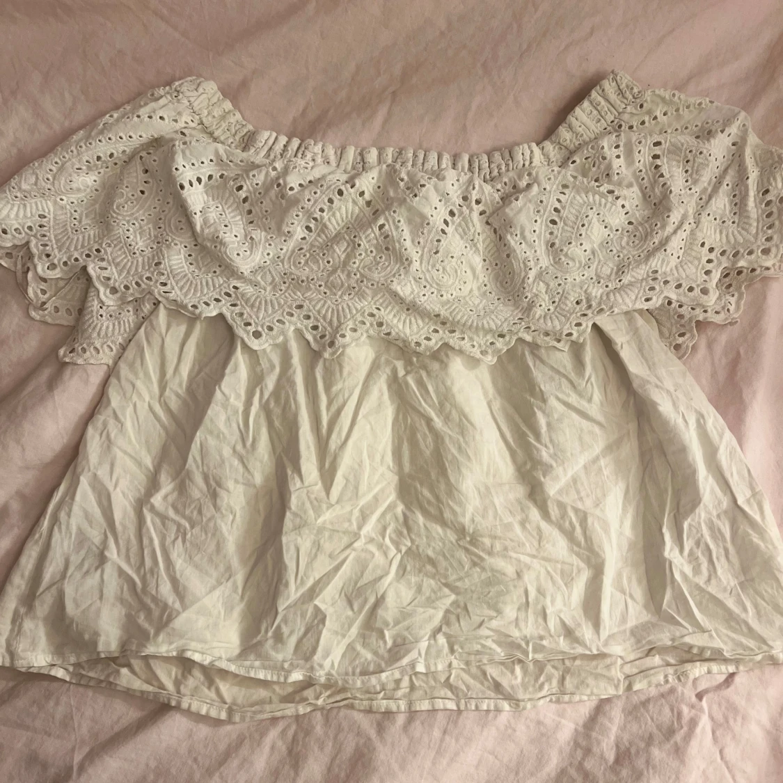 Vit offshoulder blus med spets - 1