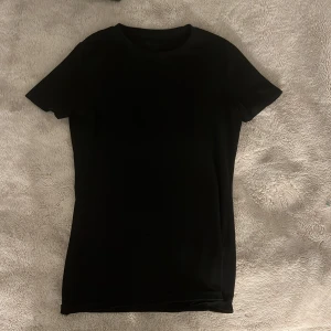 Svart t-shirt från Intimissimi - En  svart t-shirt från Intimissimi andvänd några gånger 