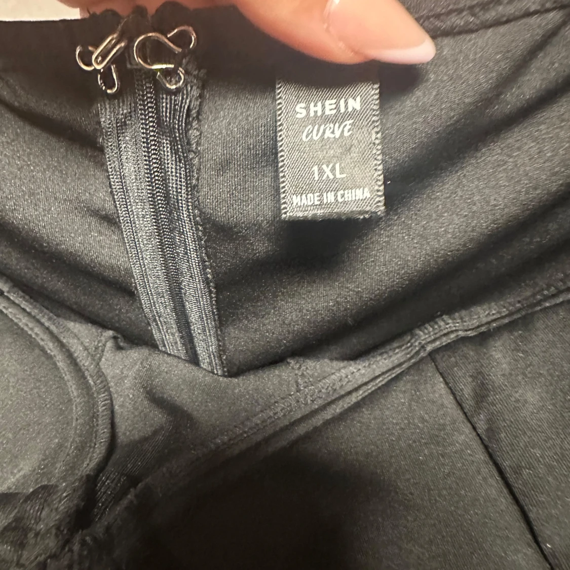 Svart bustierklänning från SHEIN Curve - 1