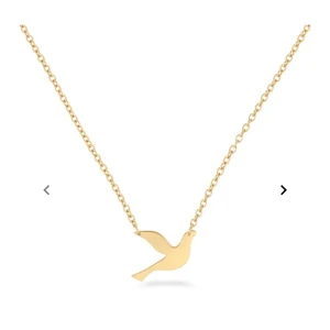 Guldhalsband från edblad  - Superfint halsband från Edblad med en fågel som motiv, nästan aldrig använt och i perfekt skick! Säljer då den inte kommer till använding av mig tyvärr 💕💕💕