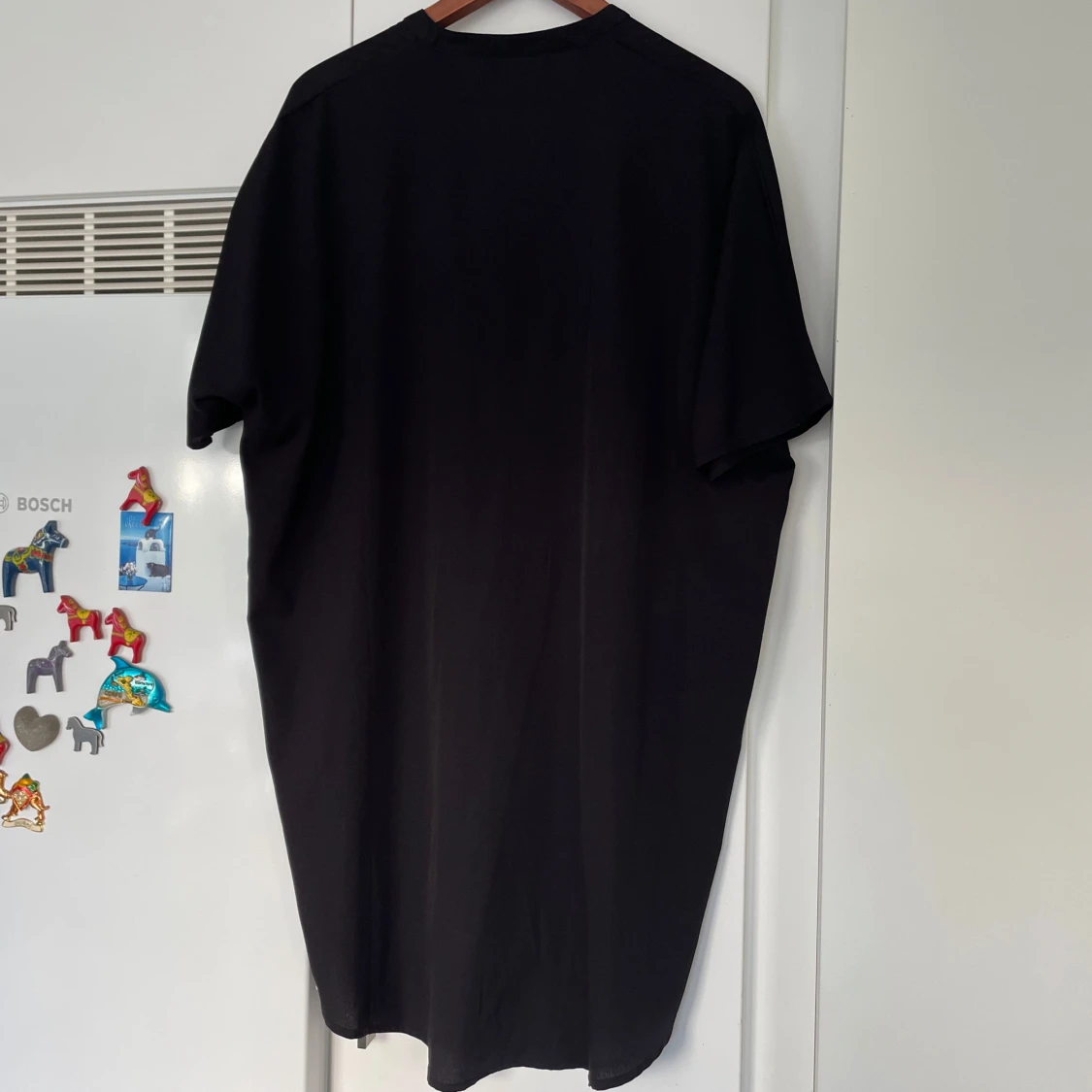 Svart kortärmad skjortklänning  från Femme Collection - 1