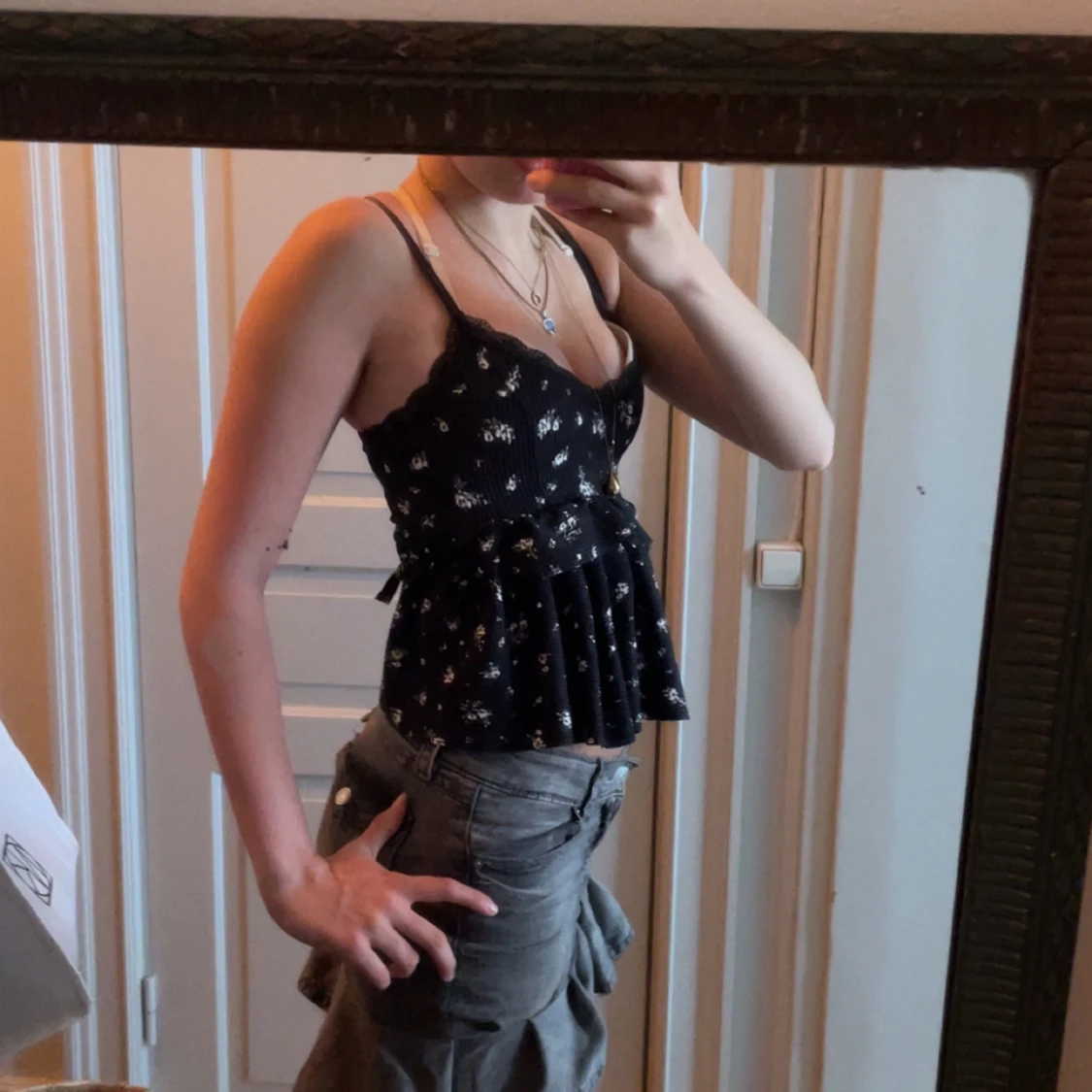 Svart blommig med spets - 1