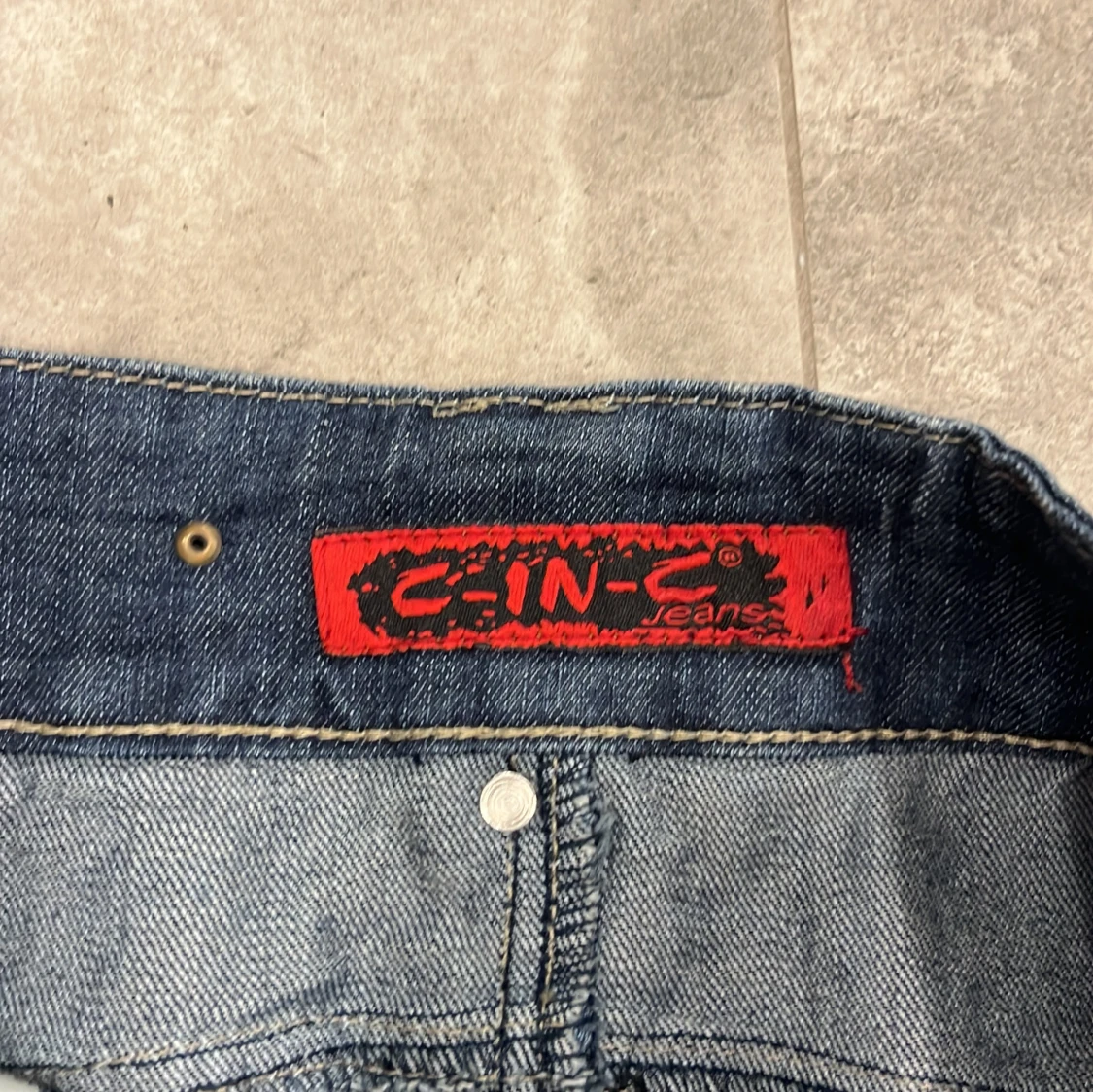 Mörk jeanskjol från Gin-C Jeans - 2