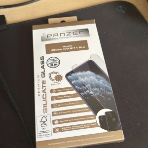 Mobilskydd - Jag säljer ett nytt skydd på en mobil. Skyddet kan bara vara på iPhone 11 Pro