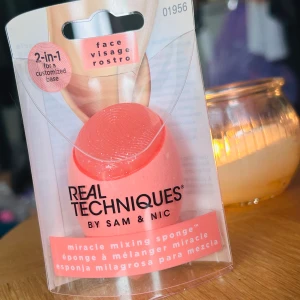 Real Techniques 2 in 1 Miracle mixing sponge! - Real Techniques 2 in 1 Miracle mixing sponge. Plomberad.