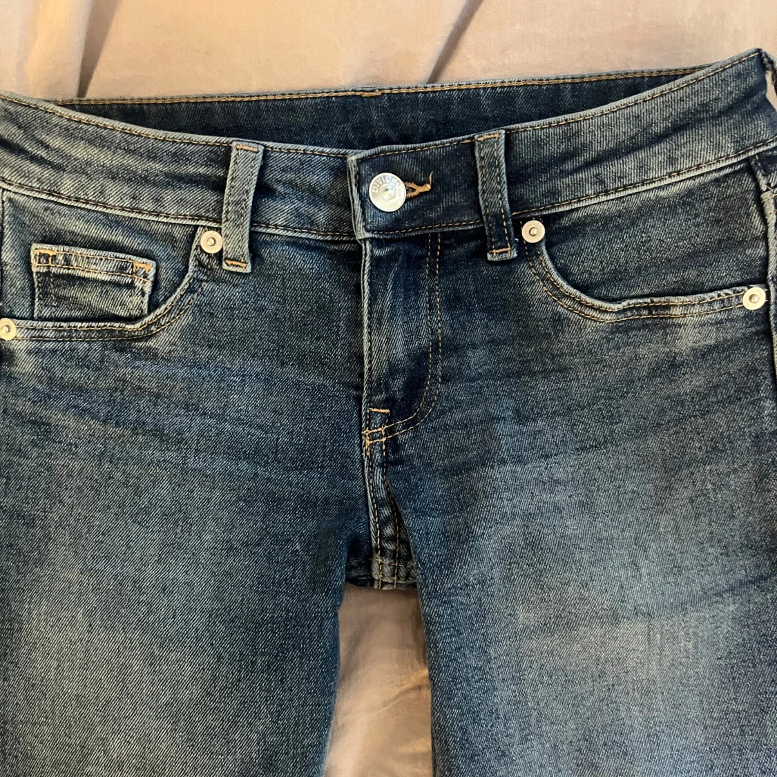 Blå bootcut jeans med låg midja - 1