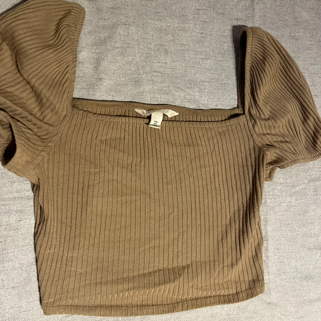 Beige ribbad croppad topp - 4