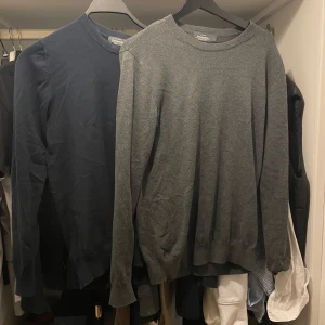 Tröjor  - Köpte dessa två sweatshirt från dressman men har bara blivit använda 1-2 gånger. Stilrena i mycket bra skick.
