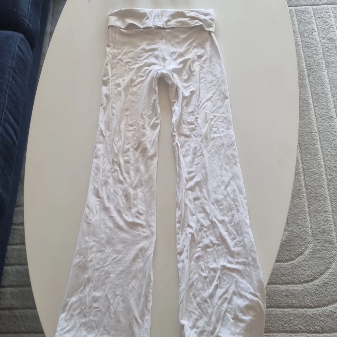 Vita vida mjukisbyxor Gina Tricot - 1