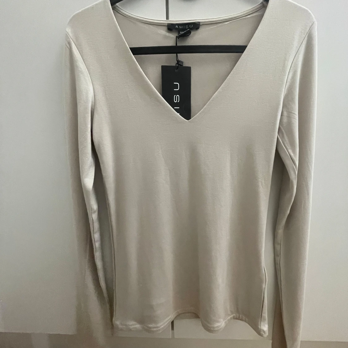 Beige långärmad v neck topp  - 1