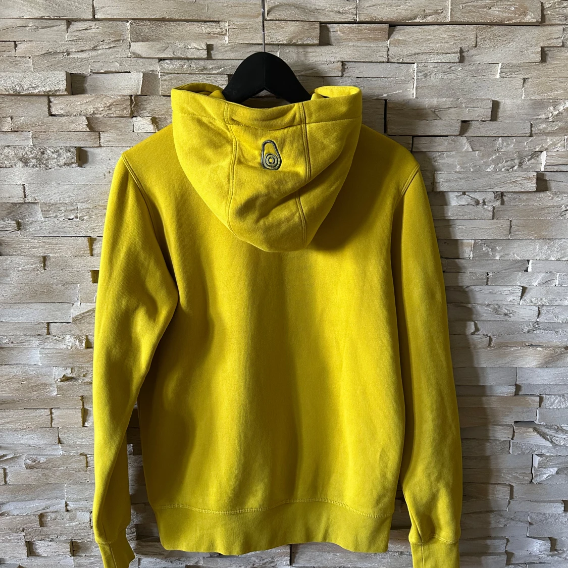 Gul hoodie från Sail Racing - 1