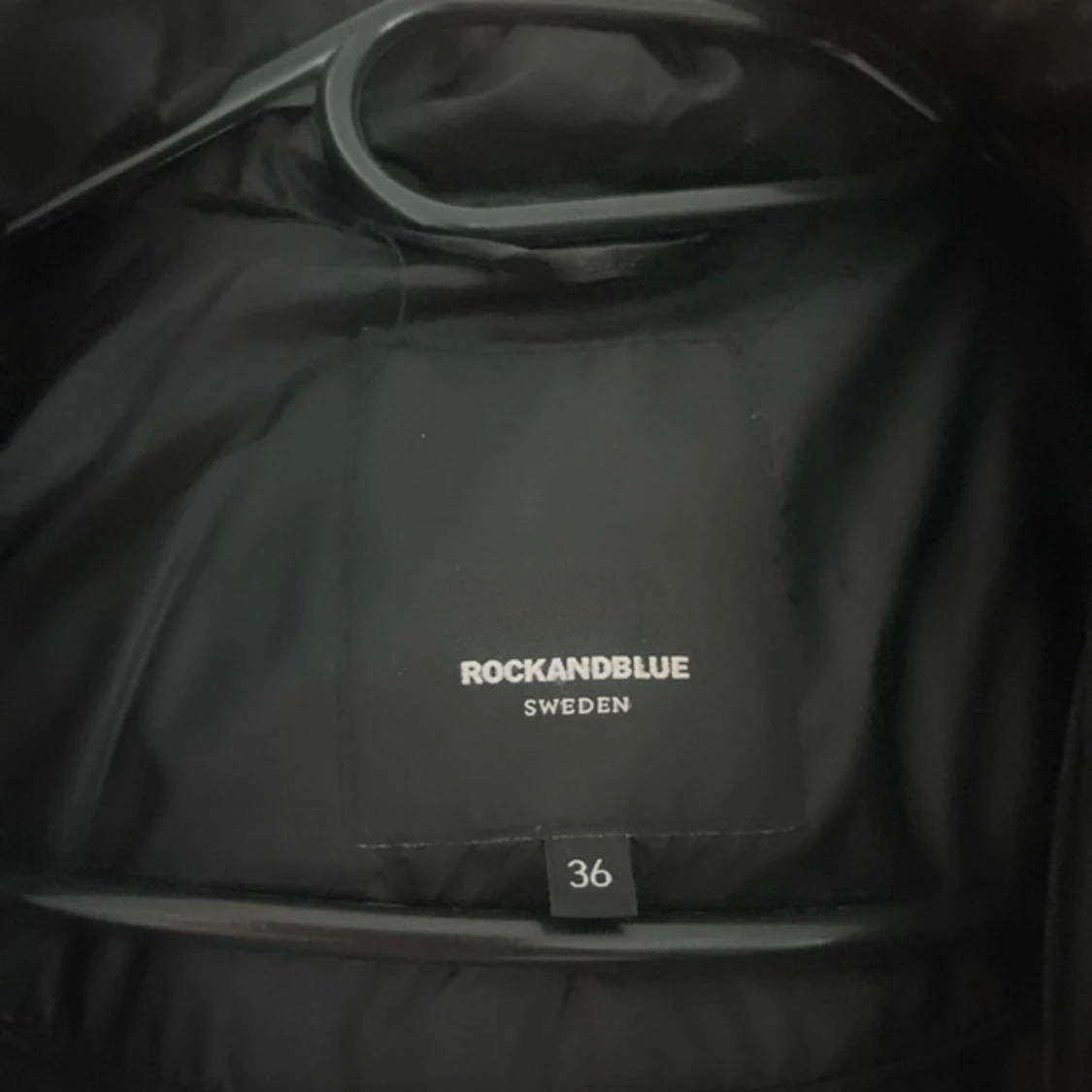 Svart Rockandblue dunjacka med päls - 2