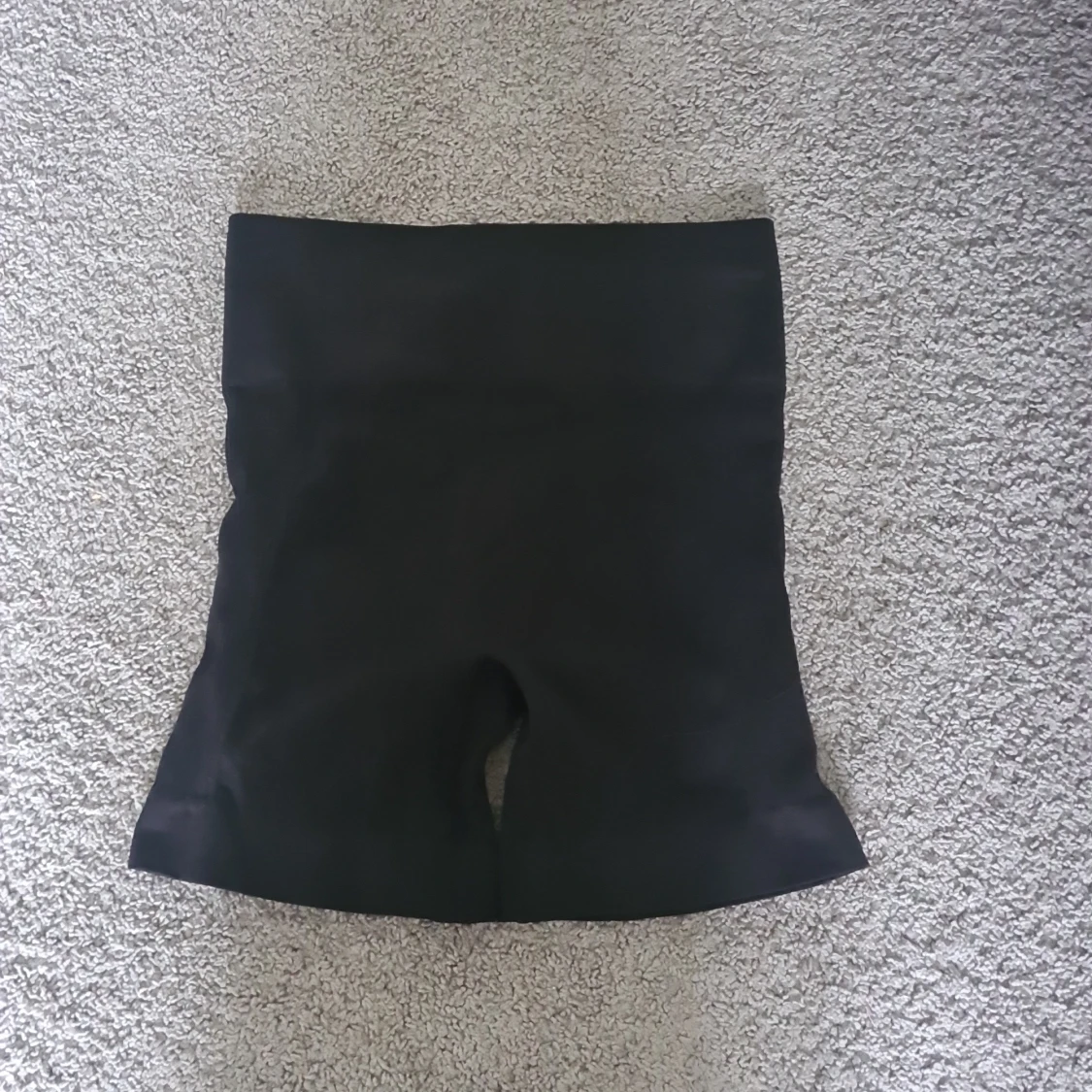 Svarta träningstights shorts Hummel XS - 1