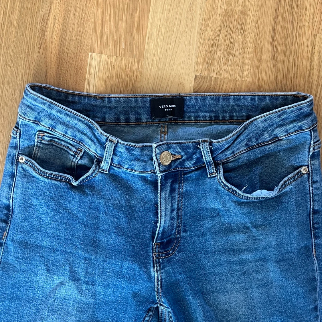 Blå bootcut jeans från Vero Moda - 2