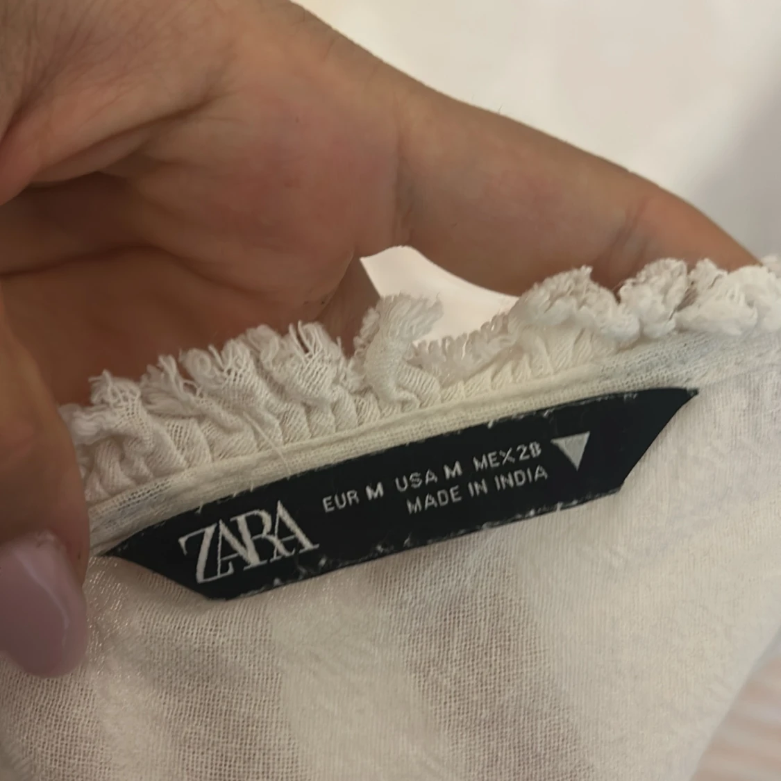 Vit spetsig linnetopp från Zara - 2