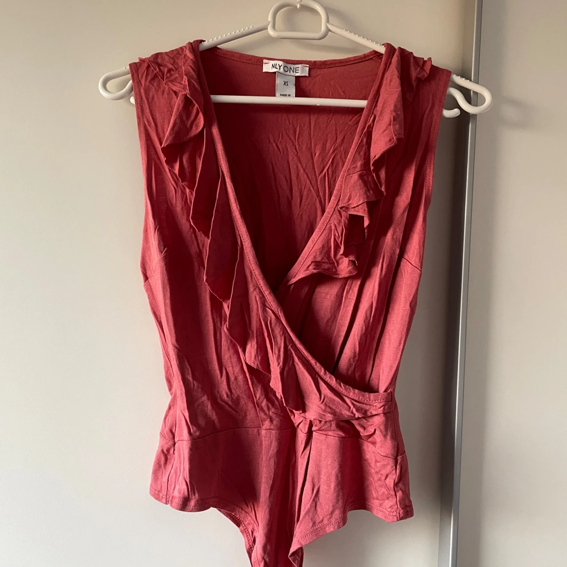 Röd omlott bodysuit från NLY One - 1