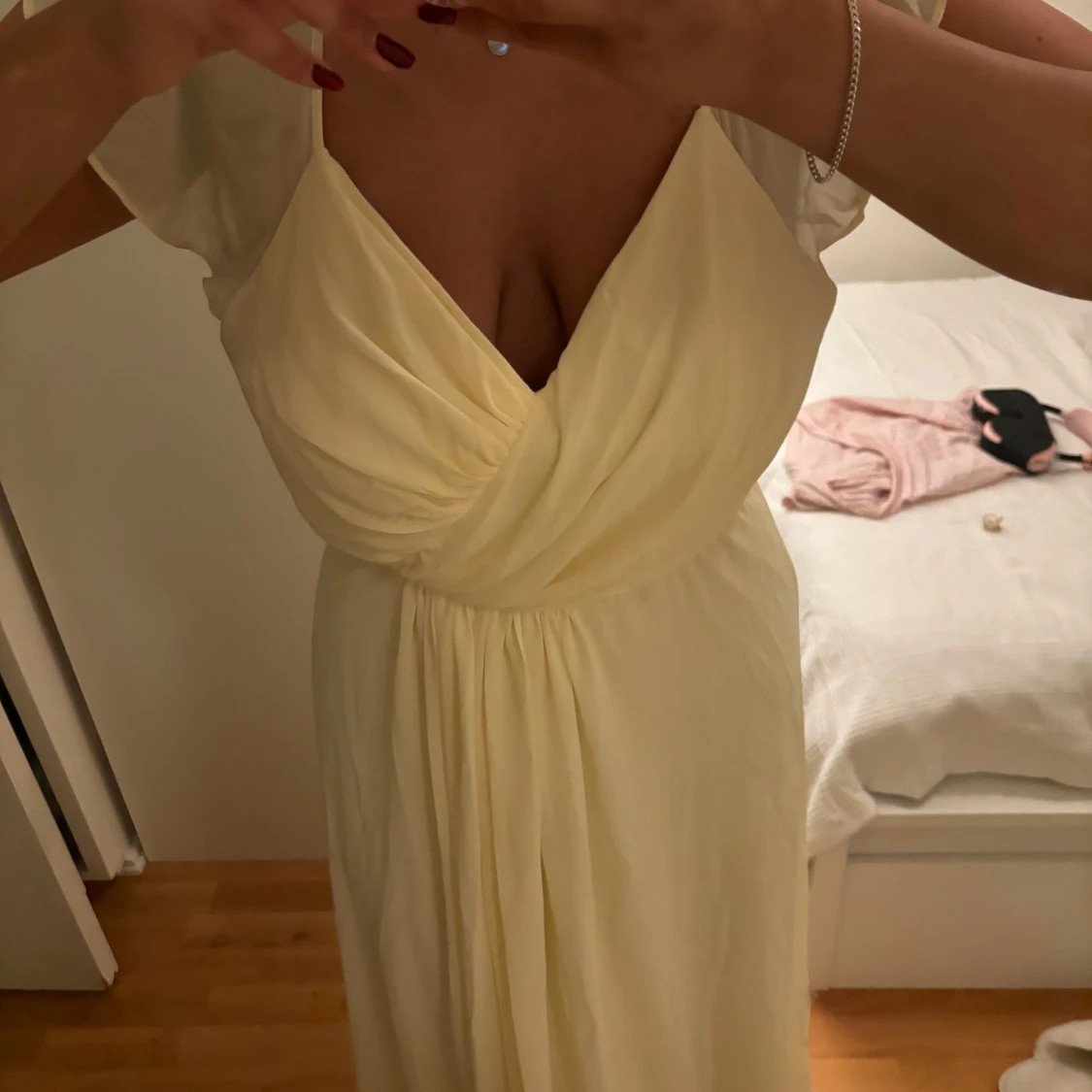 Ljusgul långklänning med volang - 2