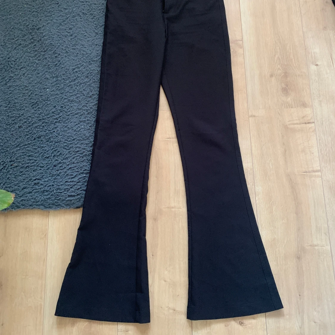 Svarta bootcut kostymbyxor - 4