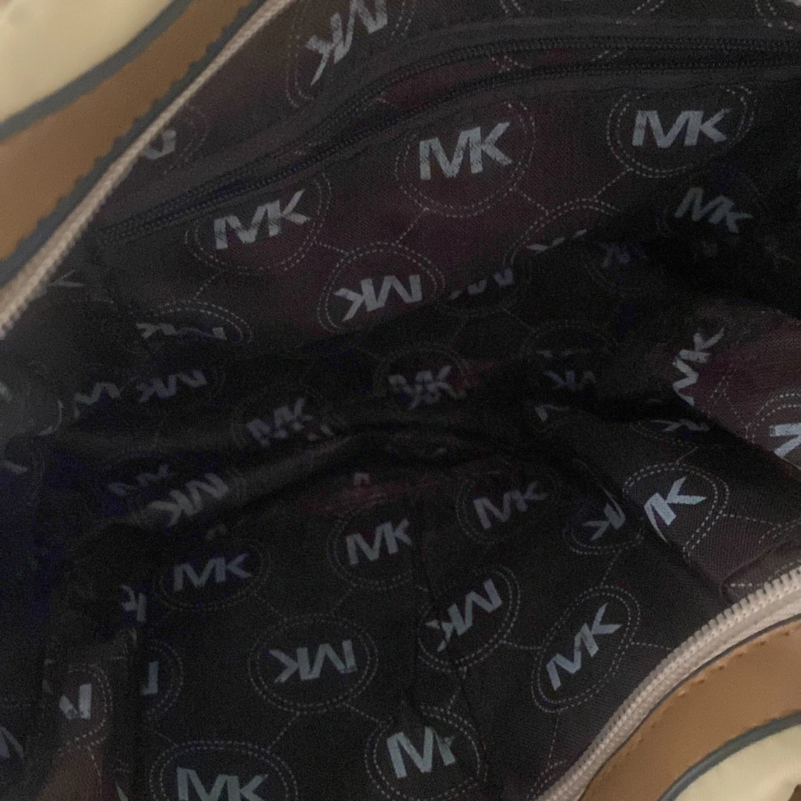 Beige handväska från Michael Kors - 2