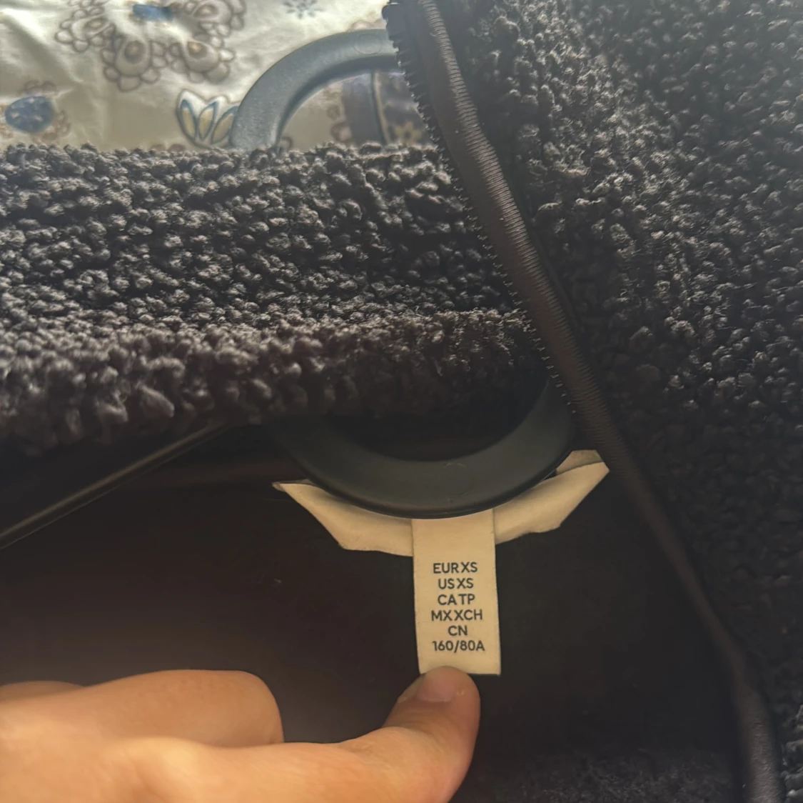 Svart teddyjacka i XS med dragkedja - 2