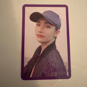 Stray Kids Hyunjin PC - Hyunjin officiell PC från Miroh! Tar både köp nu och swish (frakt 18 kr) :3