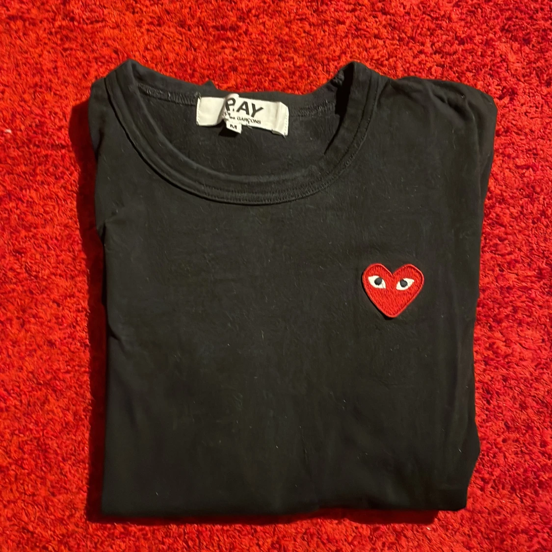 Svart Comme des Garçons Play t-shirt - 1