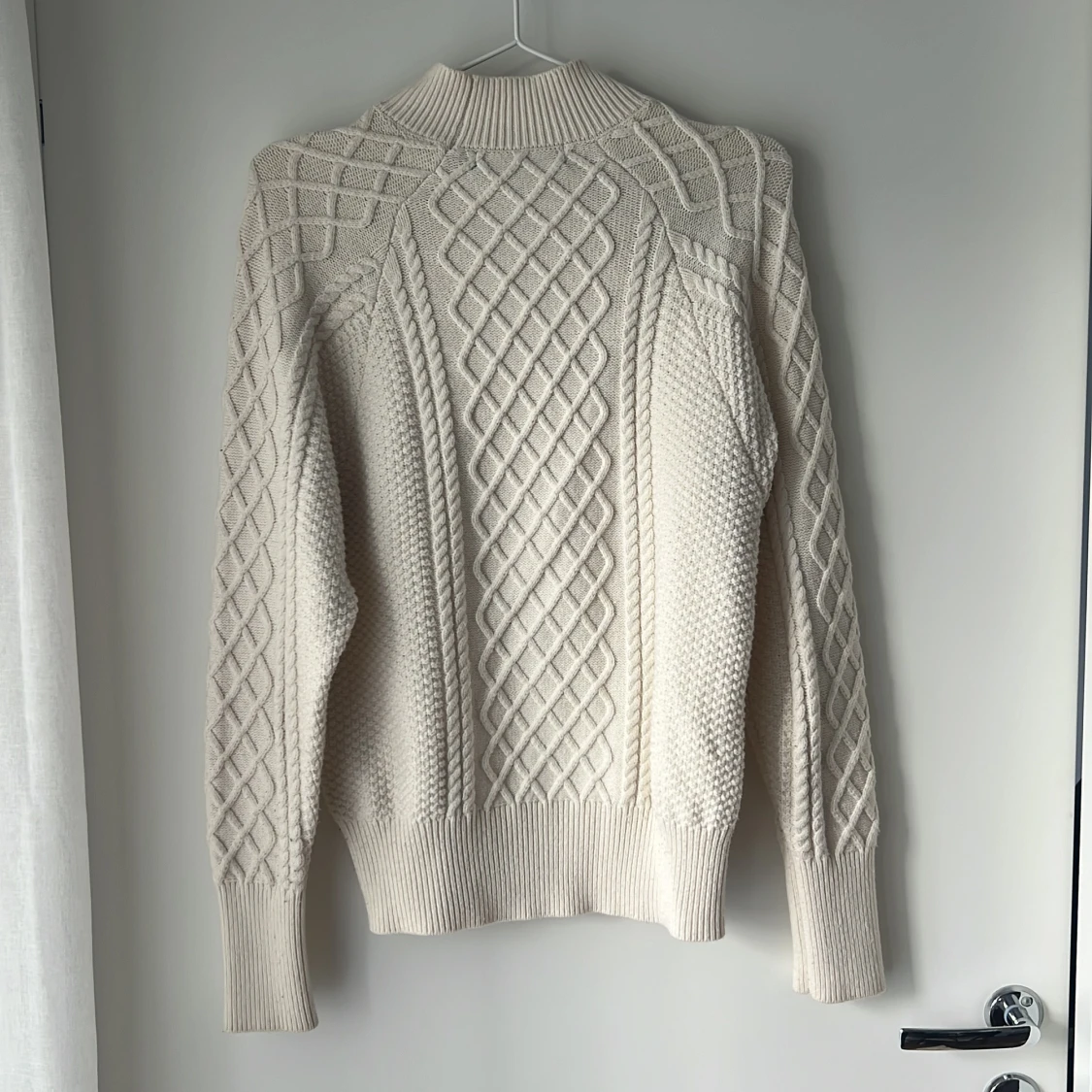 Cremevit stickad tröja från Vero Moda - 1