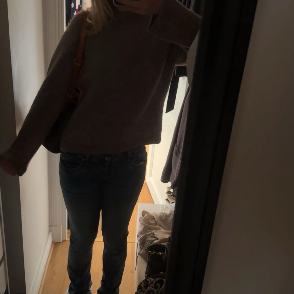 Beige stickad tröja i loose fit - 1