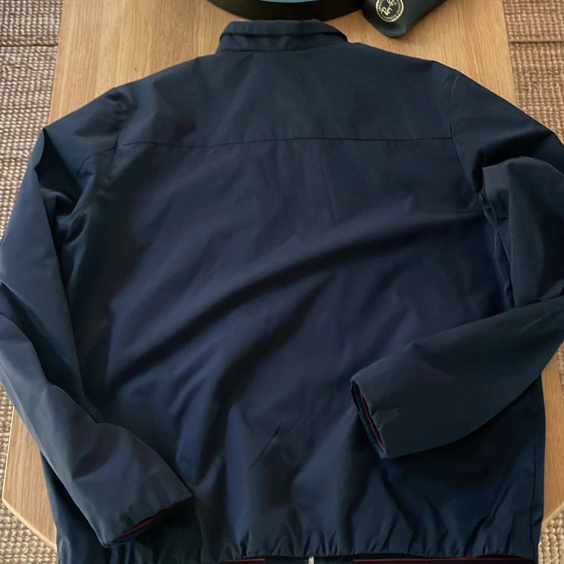 Mörkblå vindjacka från GANT - 4