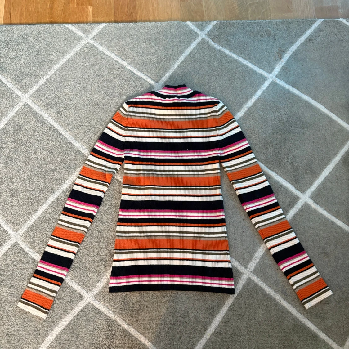 Randig ribbad tröja - 1