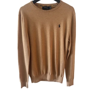 RALPH LAUREN MERINOULL TRÖJA  - Ralph Lauren tröja - Storlek S - 100% merinoull - Mycket fint skick - hör av er vid minsta fundering // Deluxecloset 