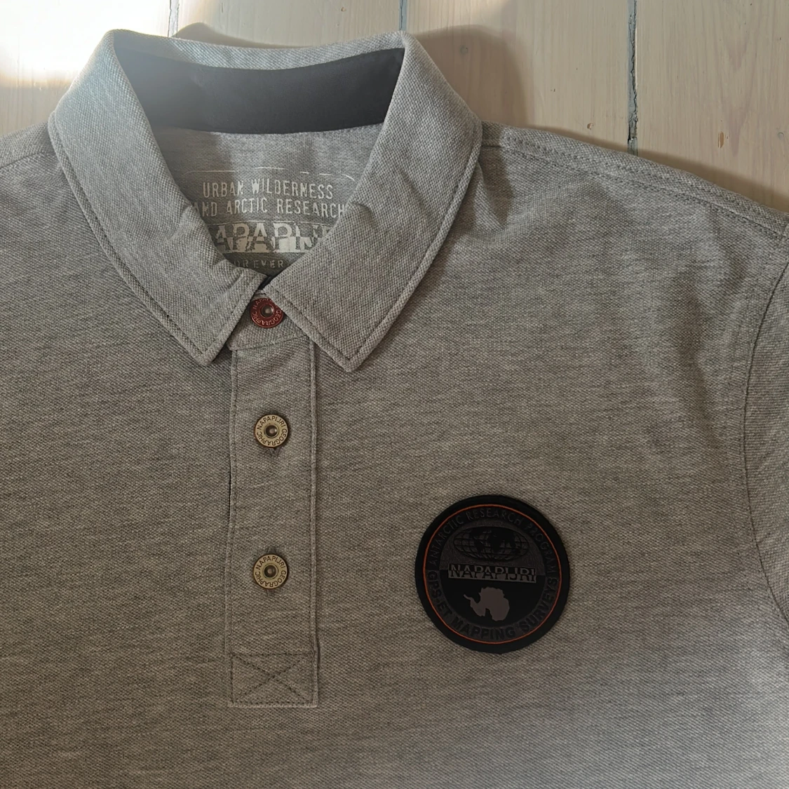 Grå pikétröja från Napapijri - 1