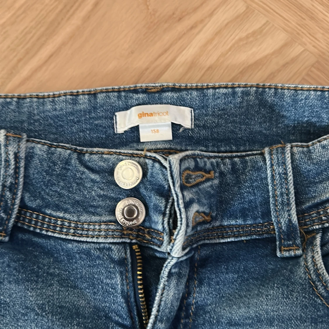 Blå jeans från Gina Tricot - 1