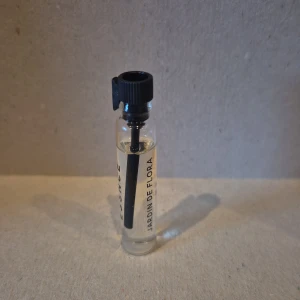 Jardin De Flora 2ml - Jardin De Flora 2ml från ESSNCE endast doftat på den. 45kr ny.