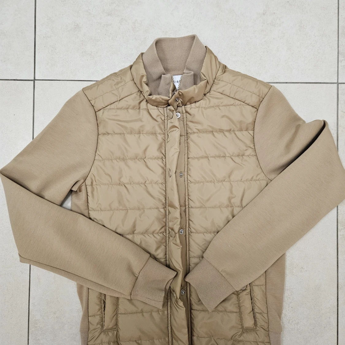 Beige quiltad pufferjacka från Reiss - 3