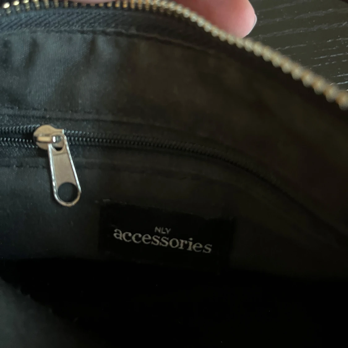 Svart väska från Nelly - 2