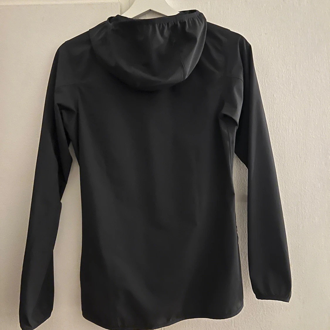 Svart vindjacka från Haglöfs - 1