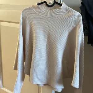 Beige tröja - Superfin! Vid i armarna. Pris diskuterbart ❤️