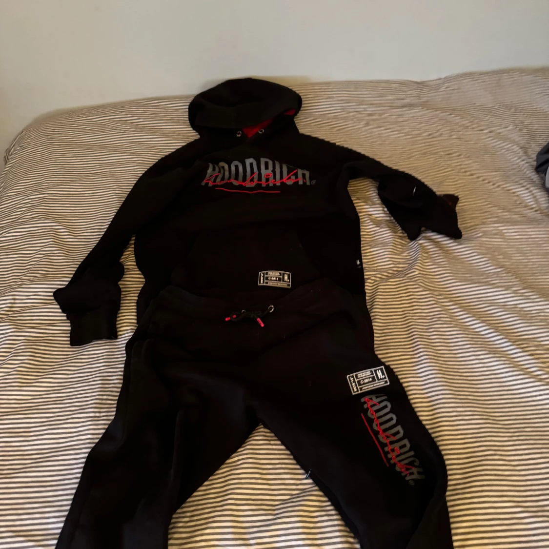 Svart hoodie från Hoodrich