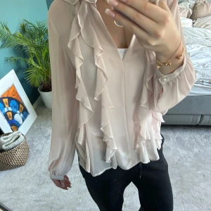 Rosa blus  - Säljer en jättesöt rosa blus som passar perfekt till sommaren.