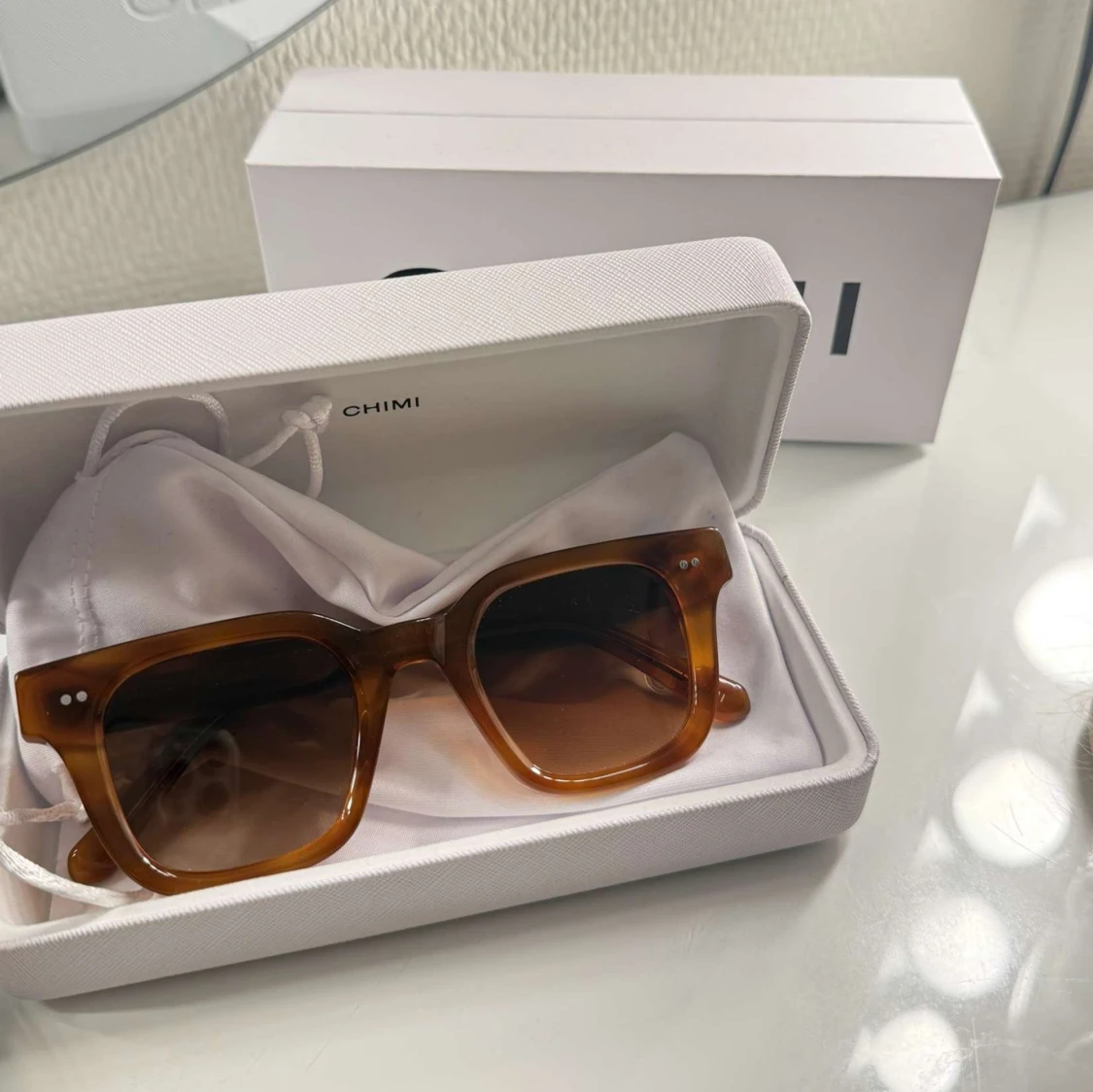 Chimi 04 i färgen havana