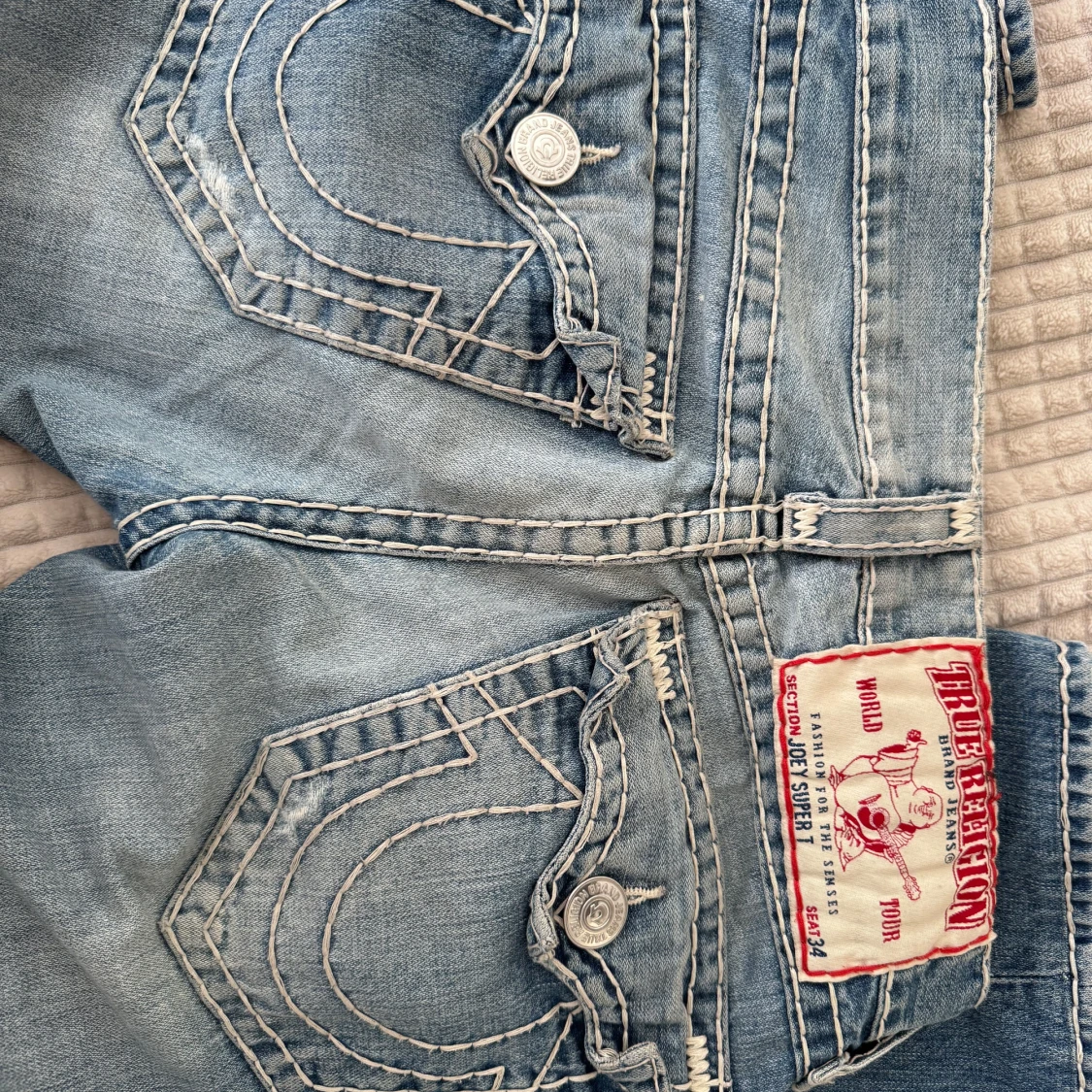 Blå bootcut jeans från True Religion - 1