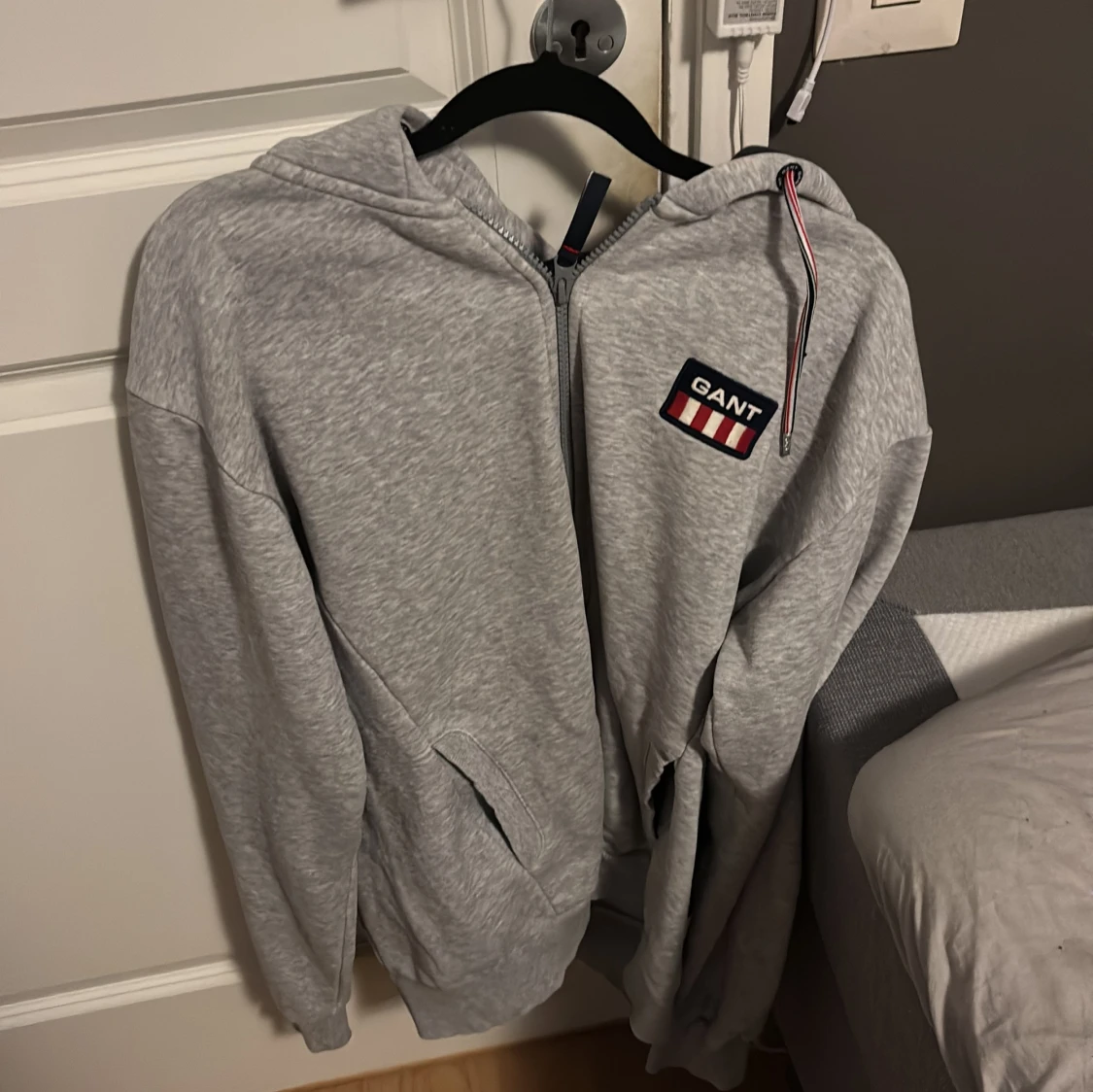 Grå hoodie från GANT