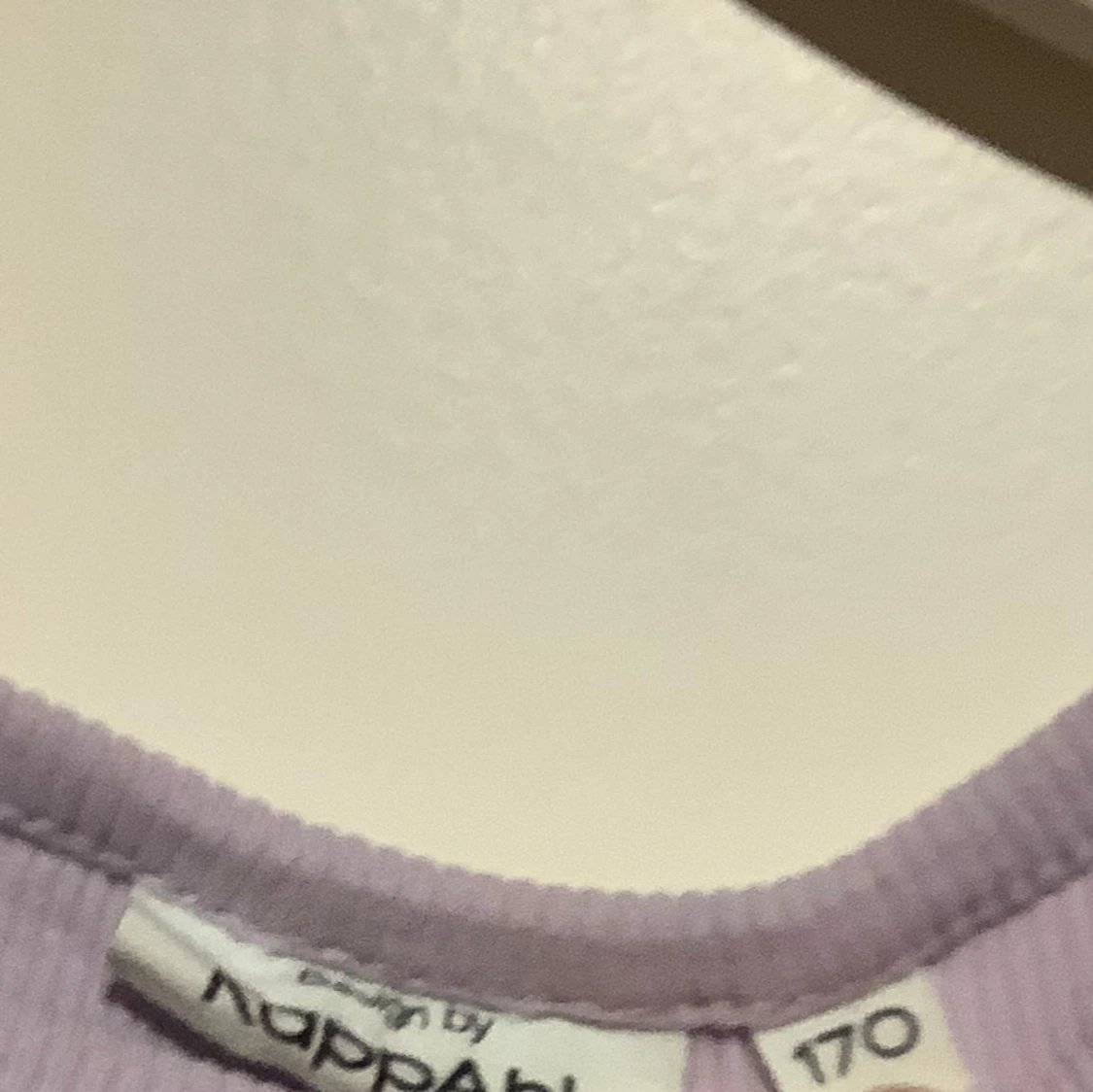 Ljuslila ribbad topp från KappAhl - 2